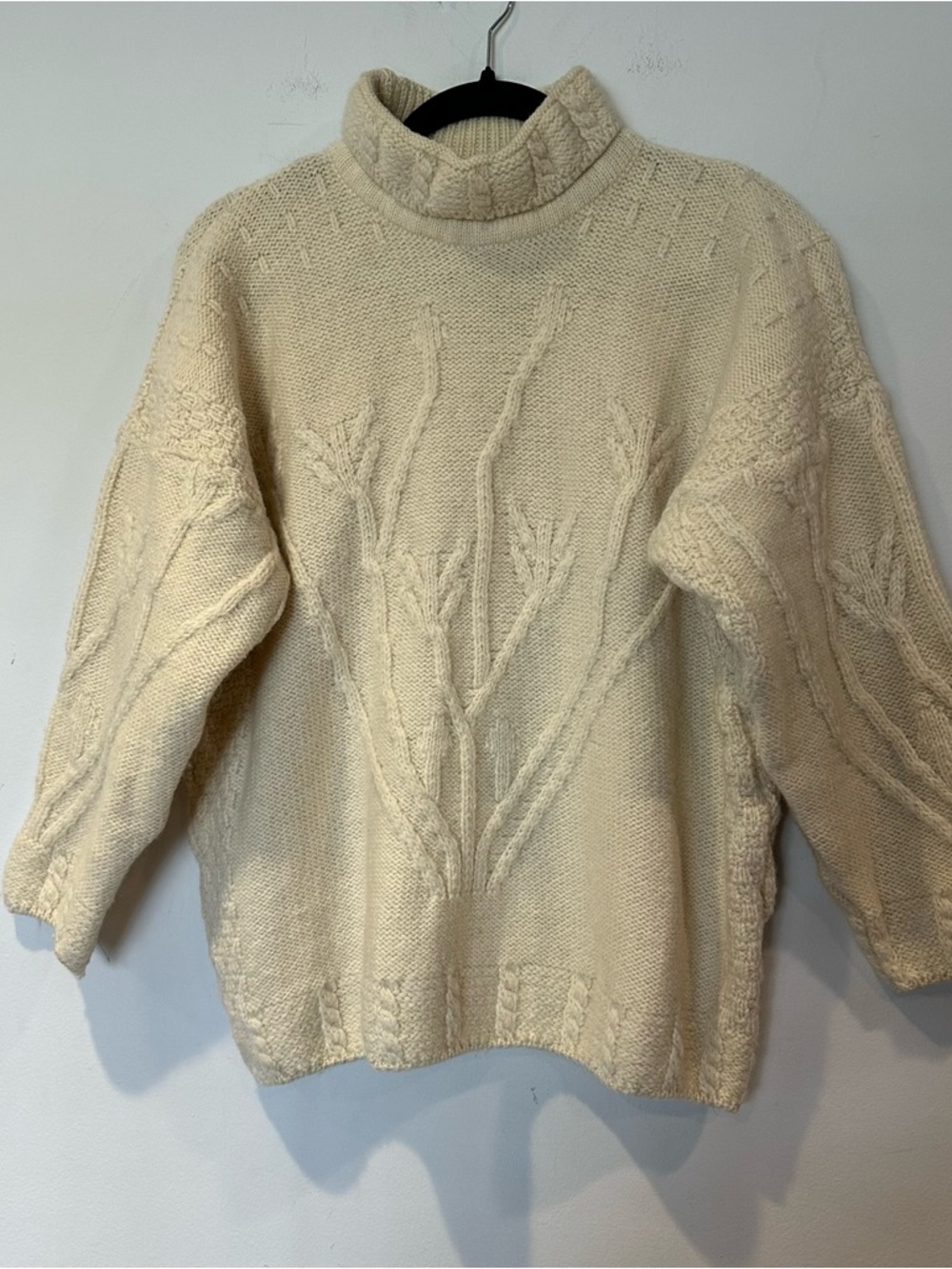 Carraig Donn Vintage Cream Hand-Knit Turtleneck Sweater - Women